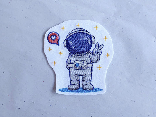 Gestickte Applikation Astronaut 3 - Peace Herz in 2 Größen erhältlich - Aufnäher Weltall Einschulung