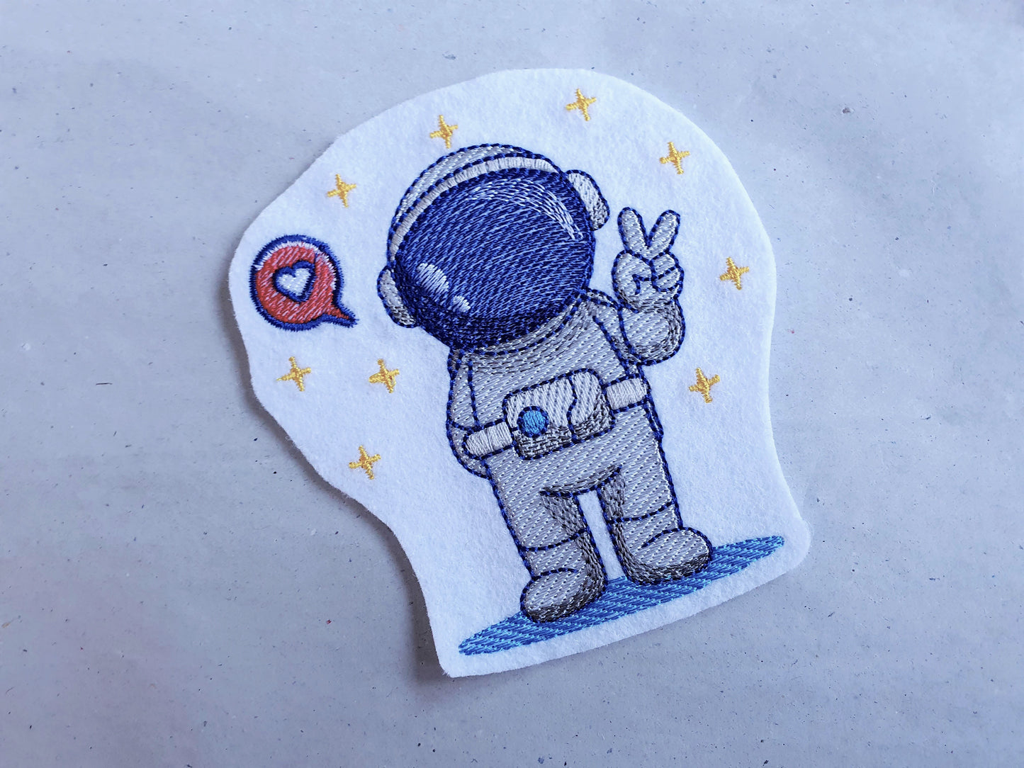 Gestickte Applikation Astronaut 3 - Peace Herz in 2 Größen erhältlich - Aufnäher Weltall Einschulung